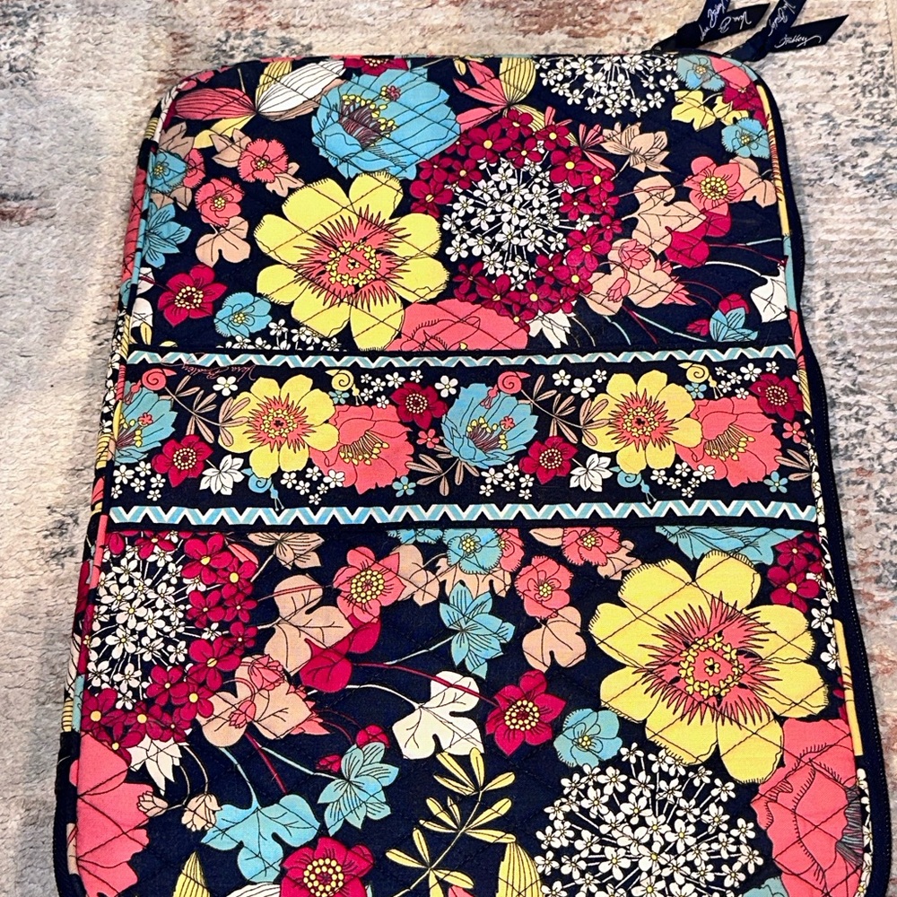 Vera Bradley Multicolor Leaf Pattern Sleeve